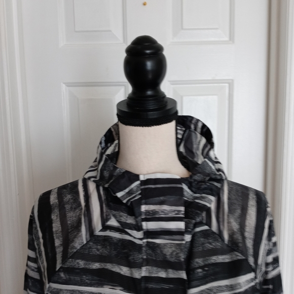 Lululemon Lab Assemblage Shell Coat - Picture 5 of 14